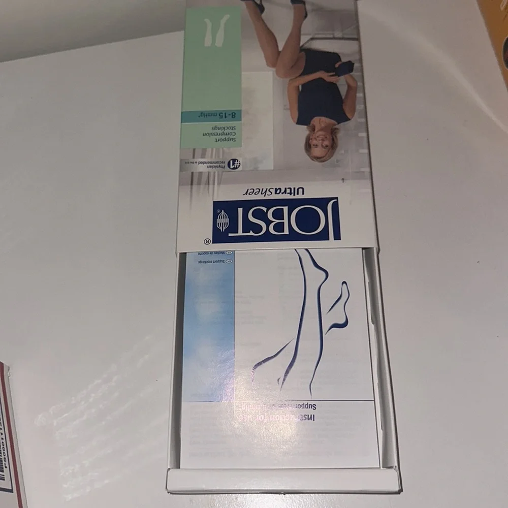 UltraSheer Supportwear Knee-High Mild Compression Stockings, Medium, Silky Beige